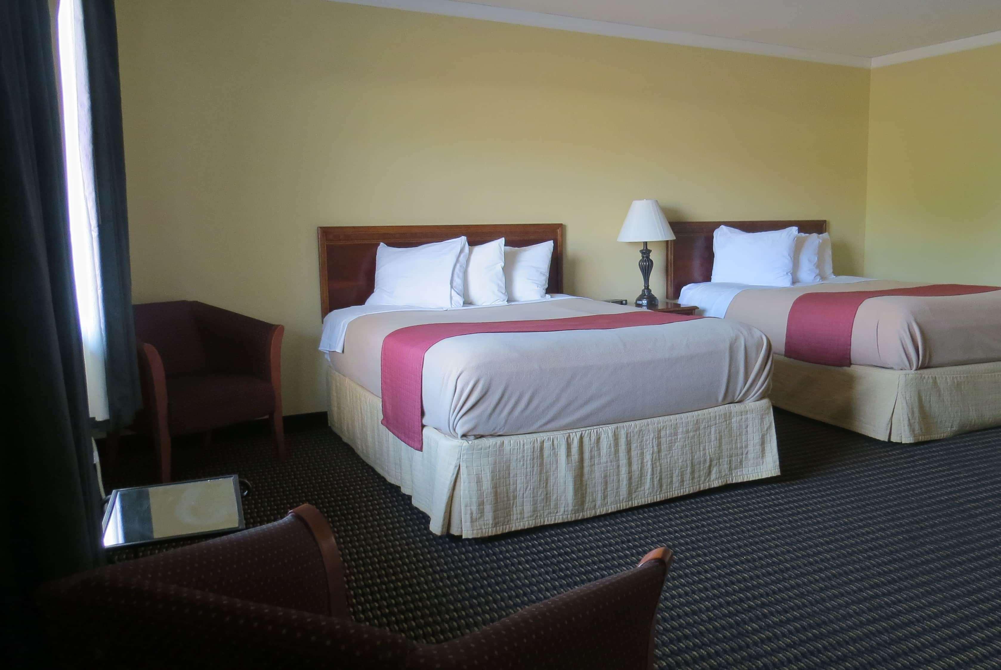 Travelodge By Wyndham Stratton Экстерьер фото