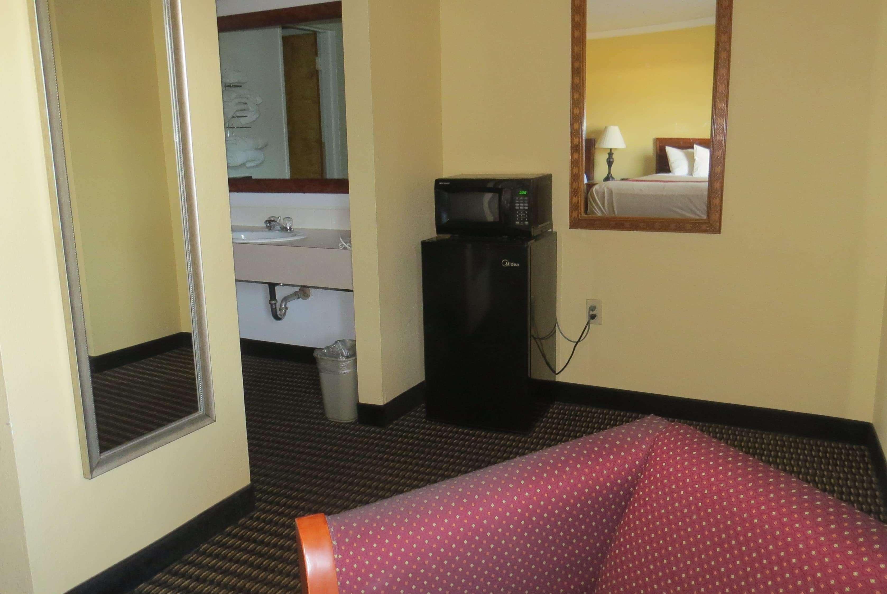 Travelodge By Wyndham Stratton Экстерьер фото