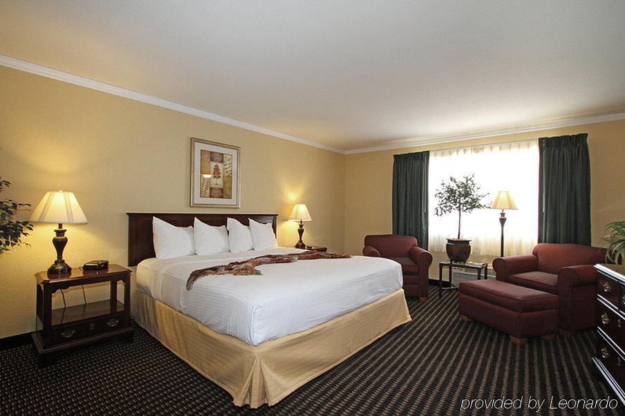Travelodge By Wyndham Stratton Номер фото