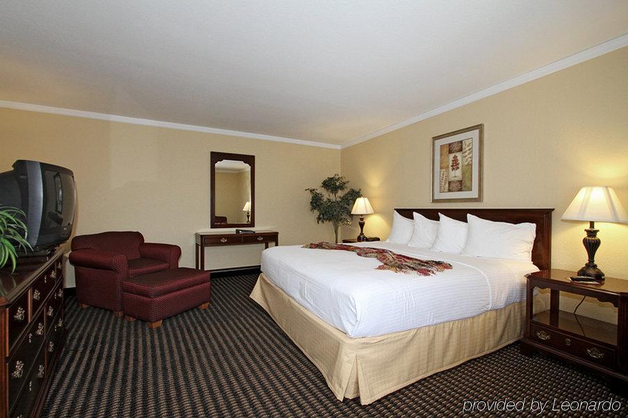 Travelodge By Wyndham Stratton Номер фото