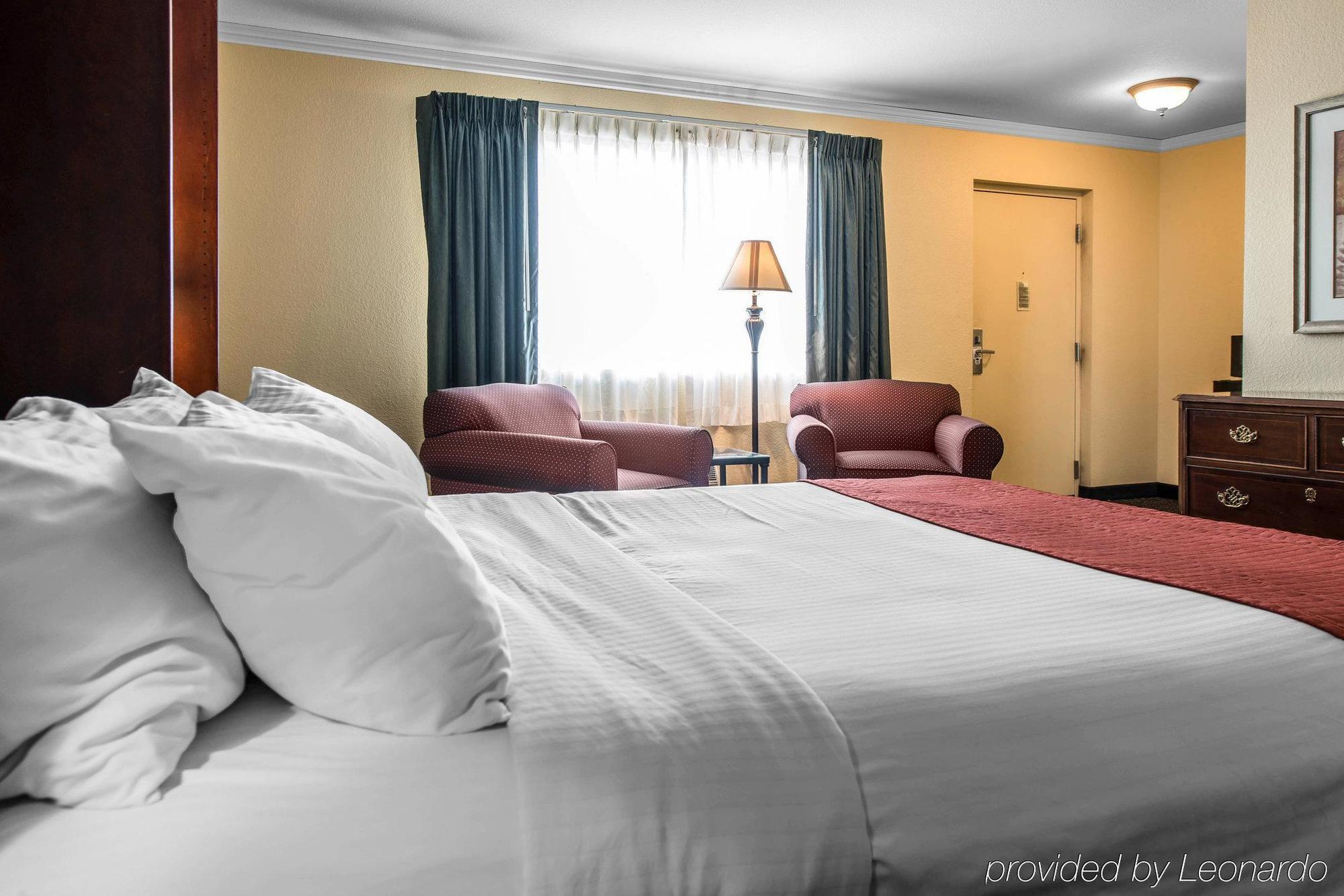 Travelodge By Wyndham Stratton Экстерьер фото