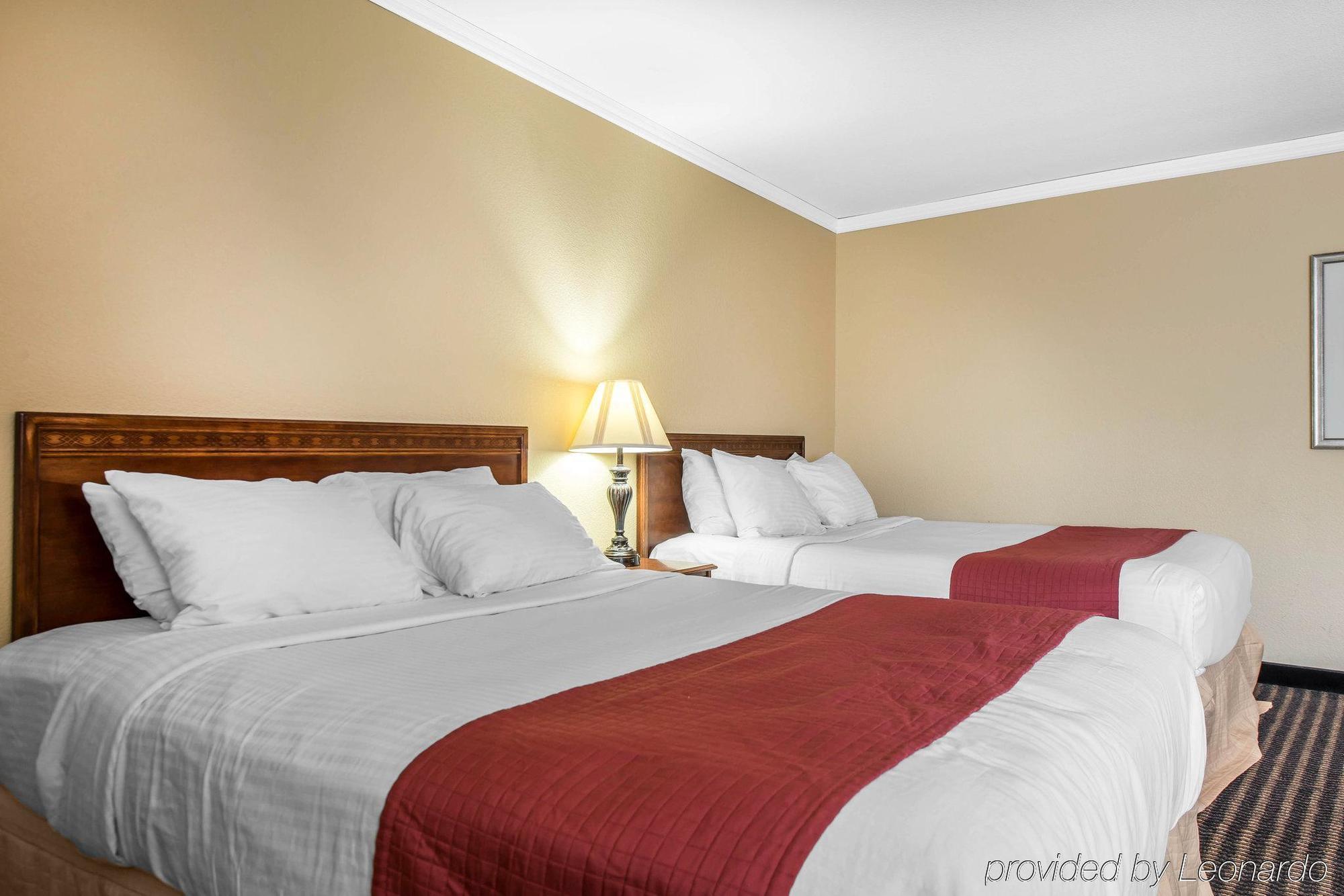 Travelodge By Wyndham Stratton Экстерьер фото