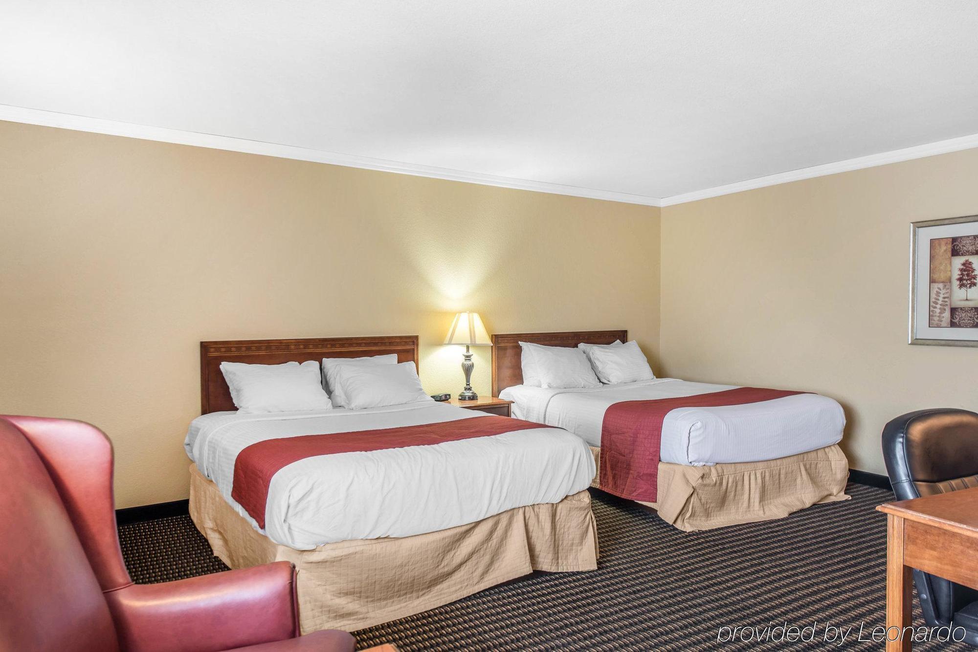 Travelodge By Wyndham Stratton Экстерьер фото