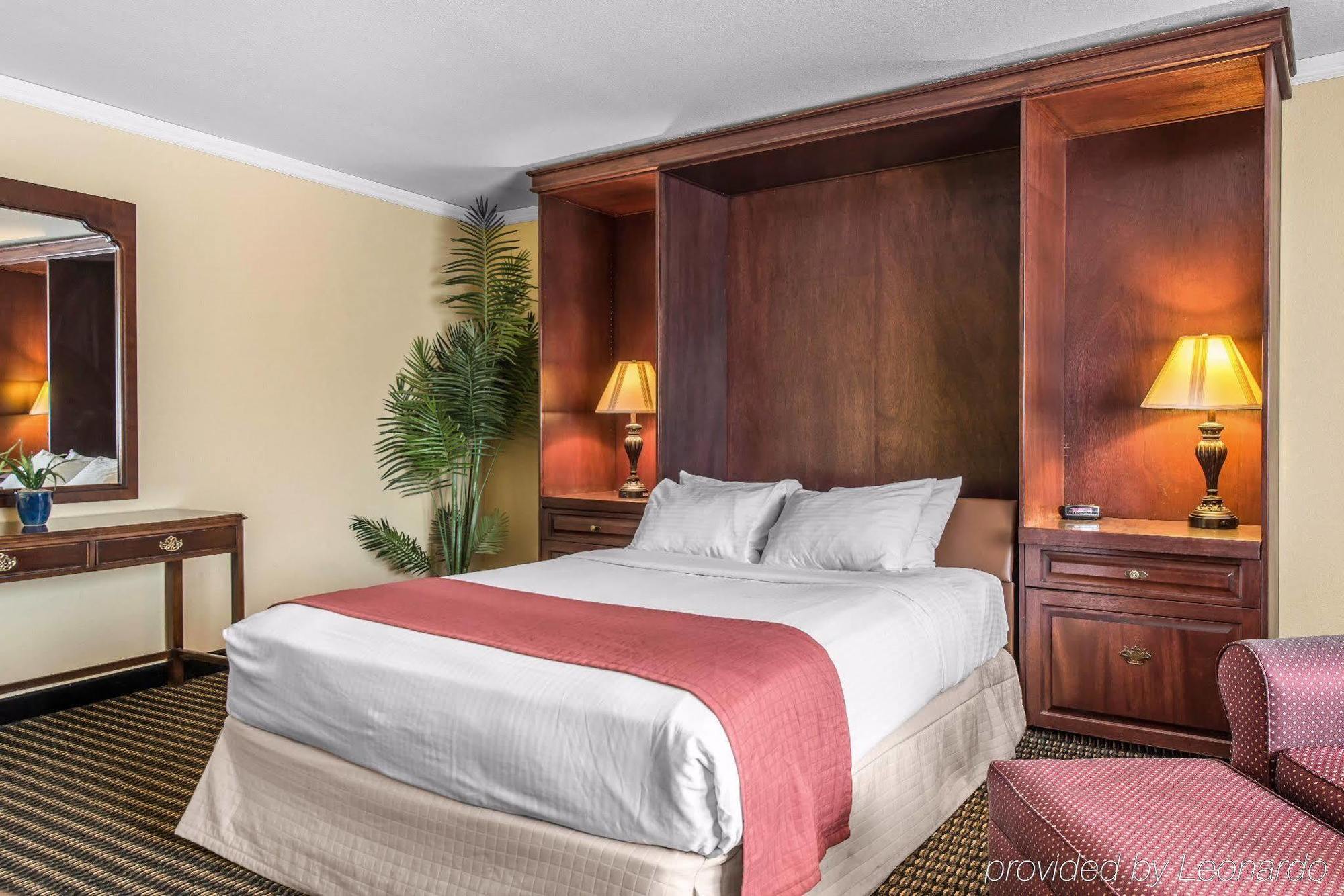 Travelodge By Wyndham Stratton Экстерьер фото