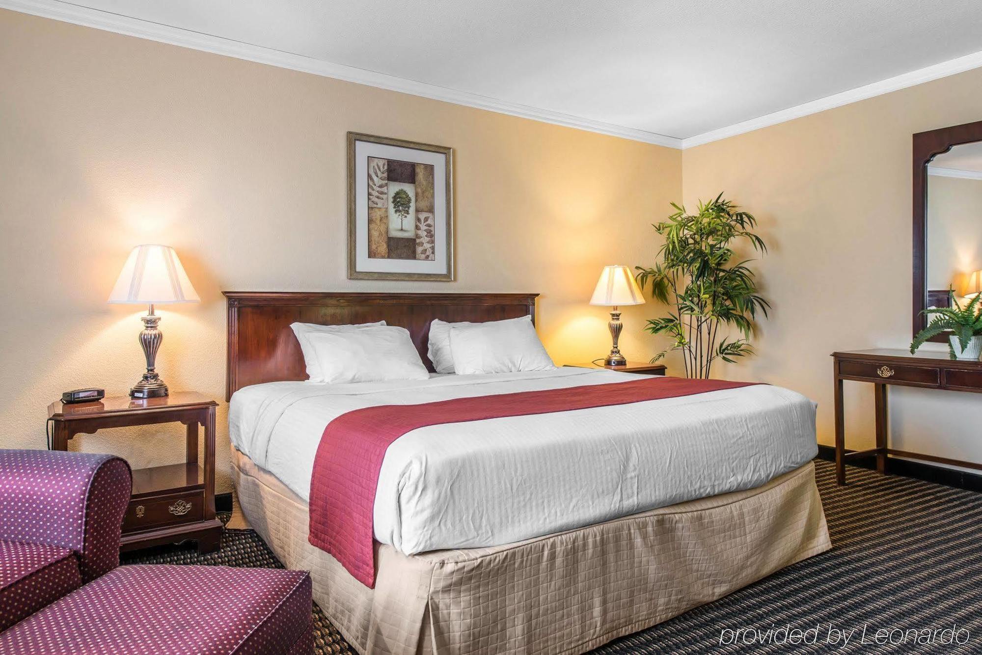 Travelodge By Wyndham Stratton Экстерьер фото