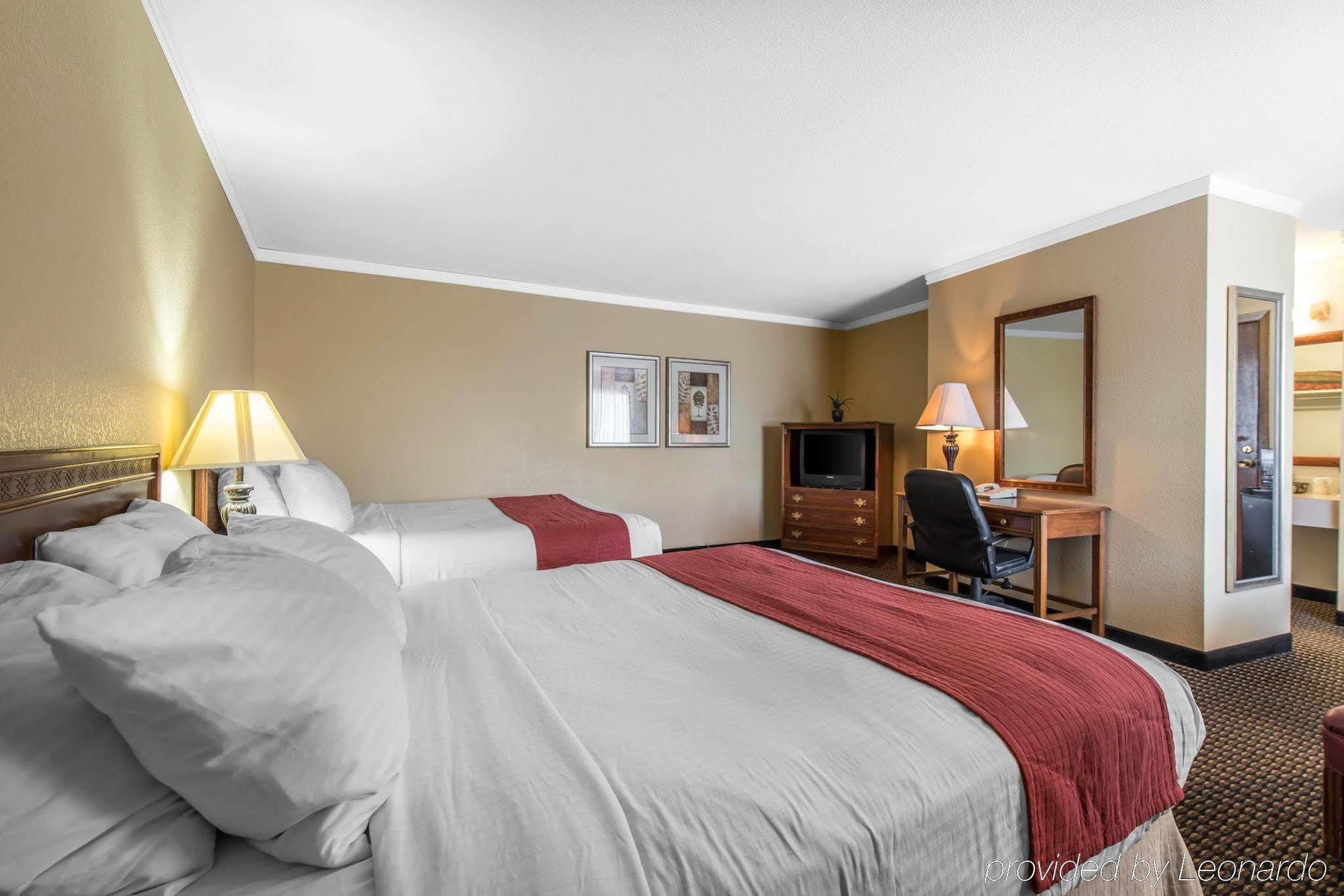 Travelodge By Wyndham Stratton Экстерьер фото